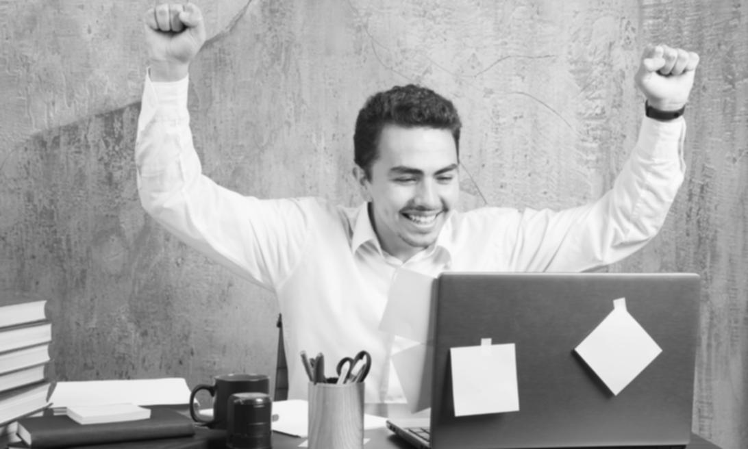 Nahaufnahme einer sorgfältig durchgeführten Pediküre-Behandlung mit professionellen Techniken