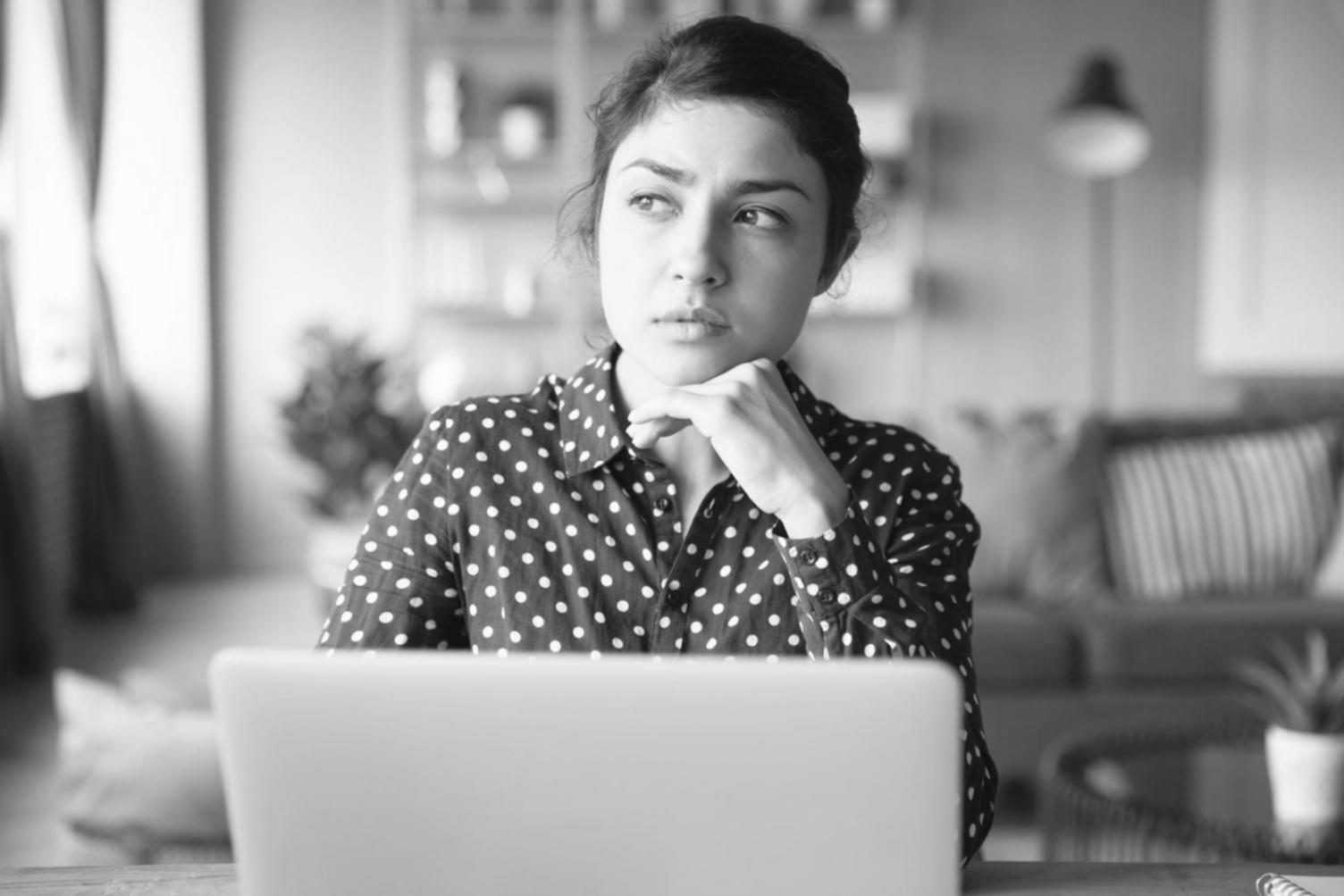 Detailaufnahme einer professionellen Maniküre Behandlung